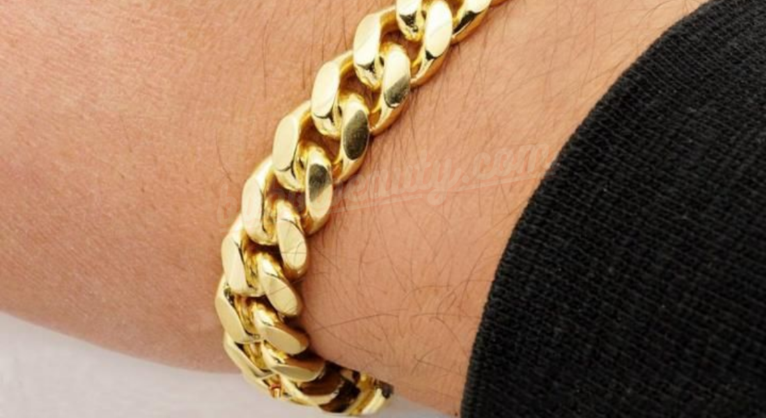 Read more about the article Solid 18K Gold Bracelet: A Premium Accessory for the Discerning Gentleman or Lady